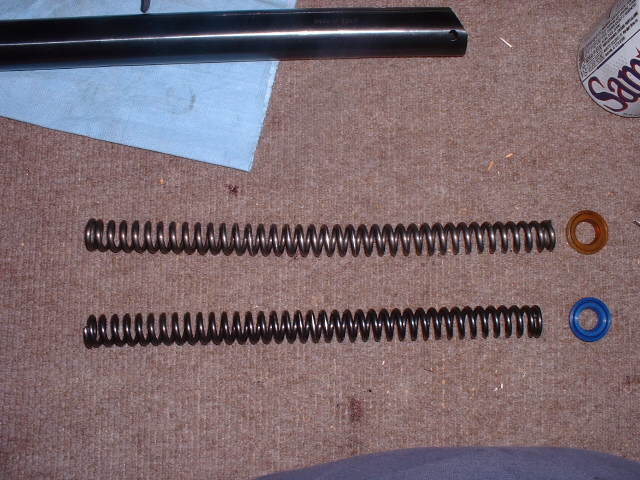 Original spring and seal compared to the Maccari spring and Apex seal