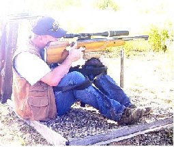 Robert Fischer shooting with the Deros Level Grouse mounted